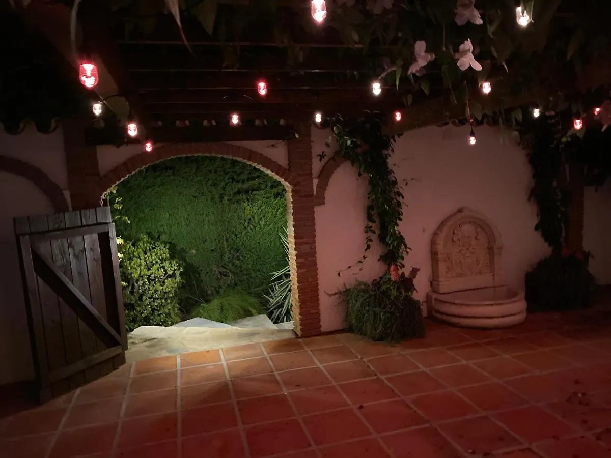 Villa With A Big Garden And Heated Pool Málaga