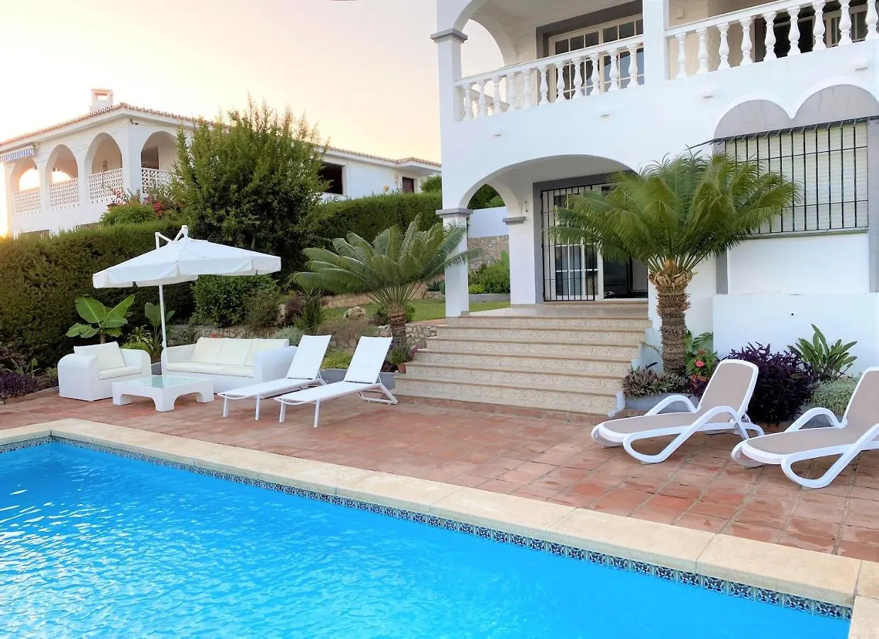 Villa With A Big Garden And Heated Pool Málaga