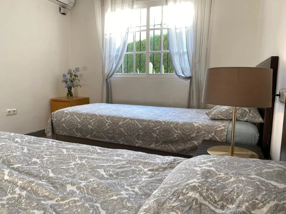 Villa With A Big Garden And Heated Pool Málaga