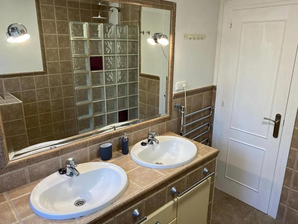 Villa With A Big Garden And Heated Pool Málaga