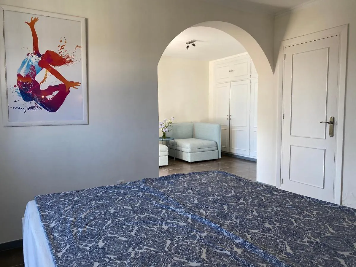 Villa With A Big Garden And Heated Pool Málaga